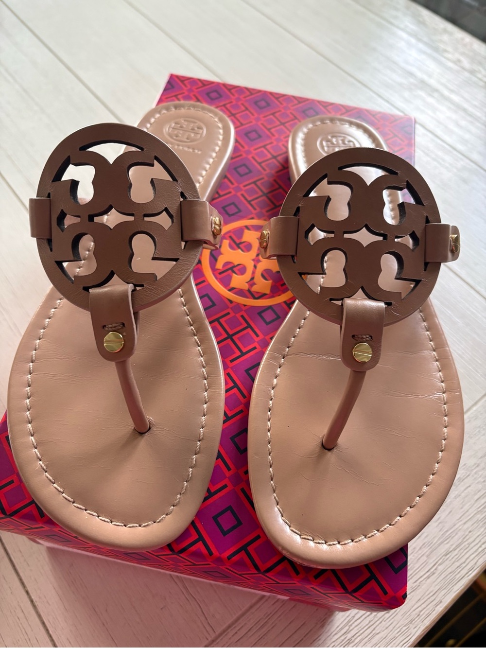 Tory Burch Blush Tan Miller Logo Thong Sandals - Picture 2 of 7